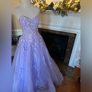 Stunning Lavender Gown Removable off- shoulder straps sparkle & lace!! NNT